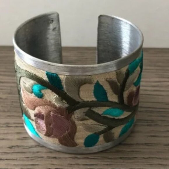 ZAD Jewelry - NWT Zad Handmade Floral Embroidered SET of Earrings and Bracelet Made in India
